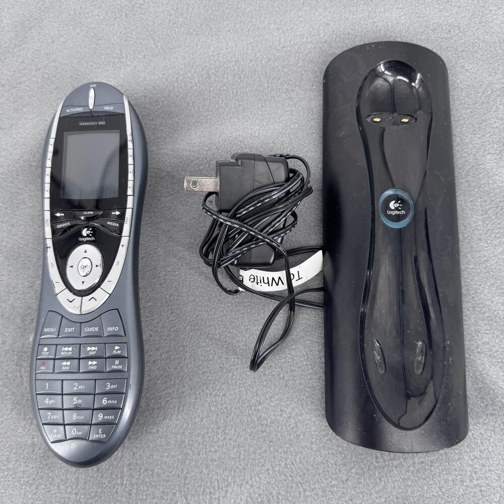 Logitech Harmony 880‎ Gray Wireless Remote Control W/ Charging Cradle Dock Base